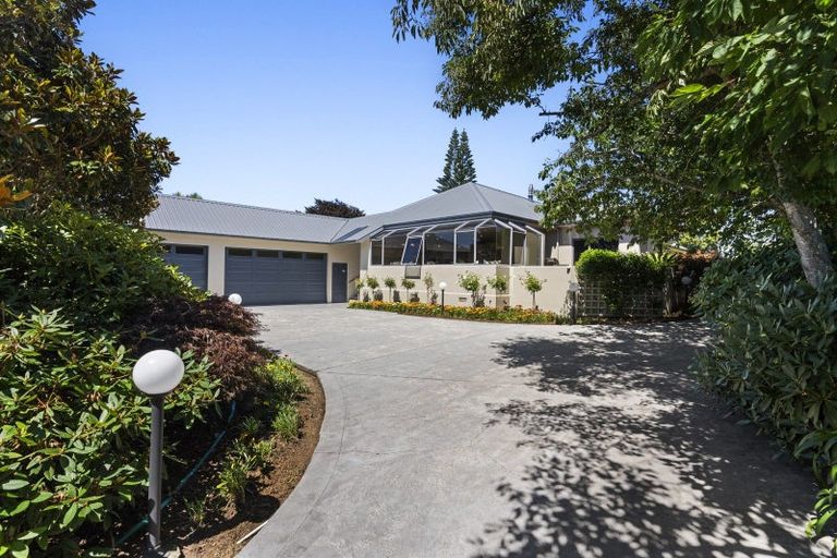 Photo of property in 92 Govett Avenue, Frankleigh Park, New Plymouth, 4310