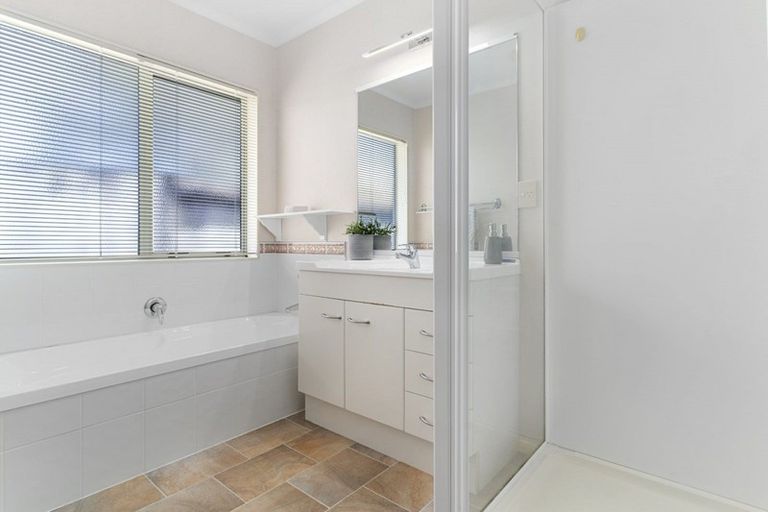 Photo of property in 14 Mcleod Place, Papamoa Beach, Papamoa, 3118