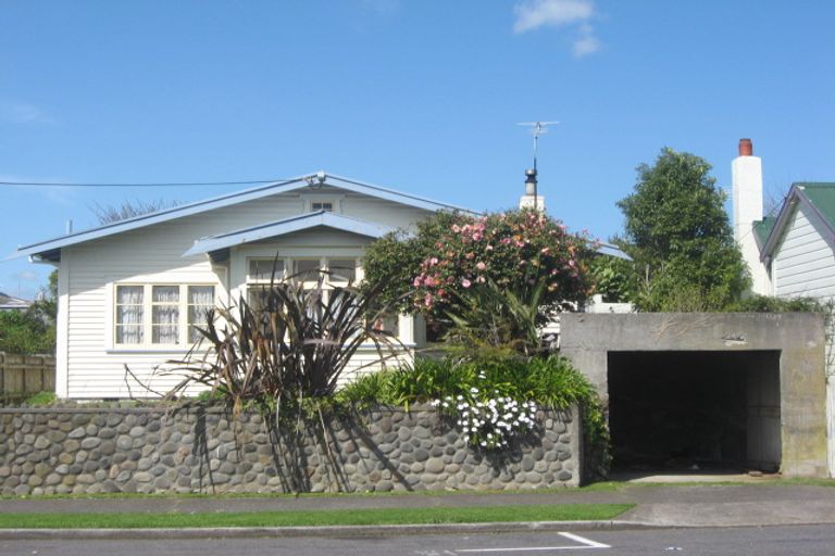 Photo of property in 33 Hine Street, New Plymouth, 4310