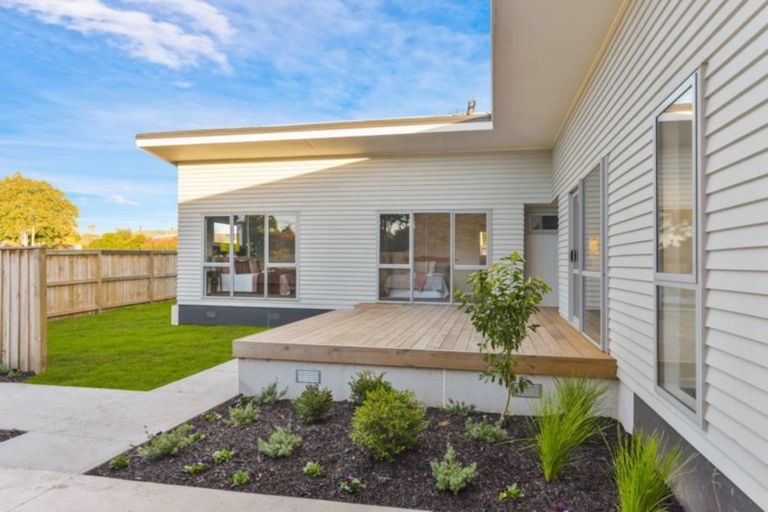 Photo of property in 1 Morris Road, Hillcrest, Hamilton, 3216