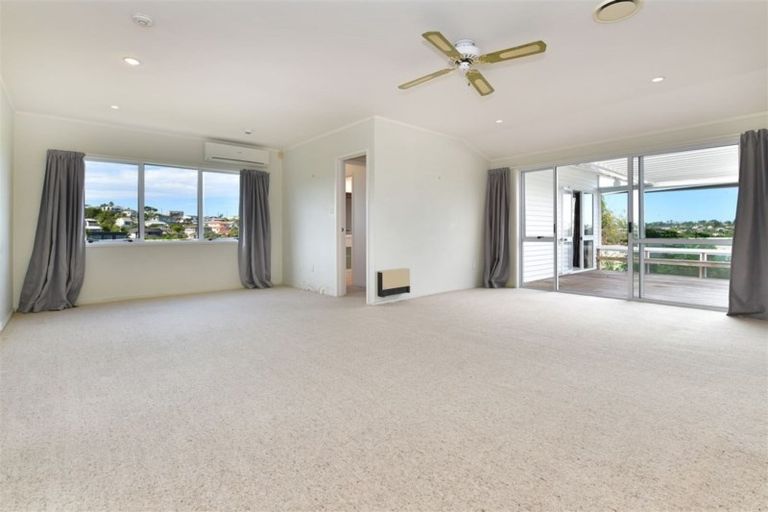 Photo of property in 22a Tindalls Bay Road, Tindalls Beach, Whangaparaoa, 0930