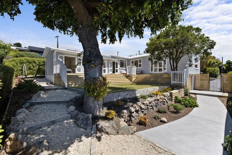 Photo of property in 61 Moncks Spur Road, Redcliffs, Christchurch, 8081