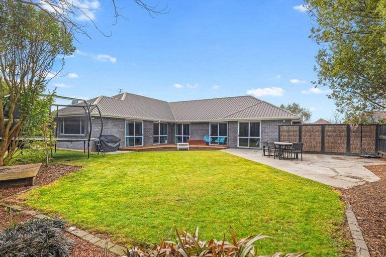 Photo of property in 7 Copperfield Close, Parklands, Christchurch, 8083