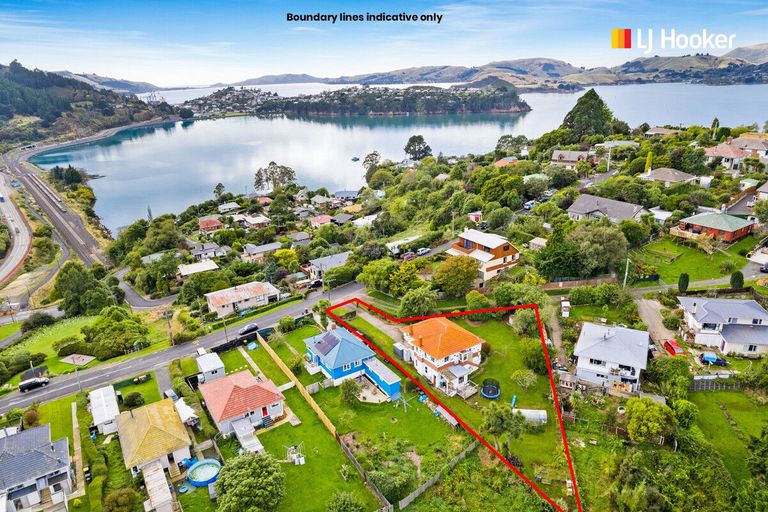 Photo of property in 18 District Road, Roseneath, Port Chalmers, 9023