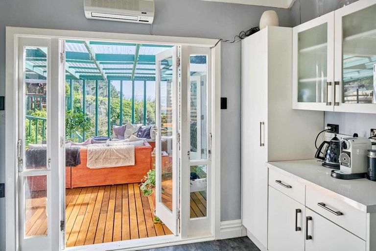 Photo of property in 55 Rona Street, Eastbourne, Lower Hutt, 5013