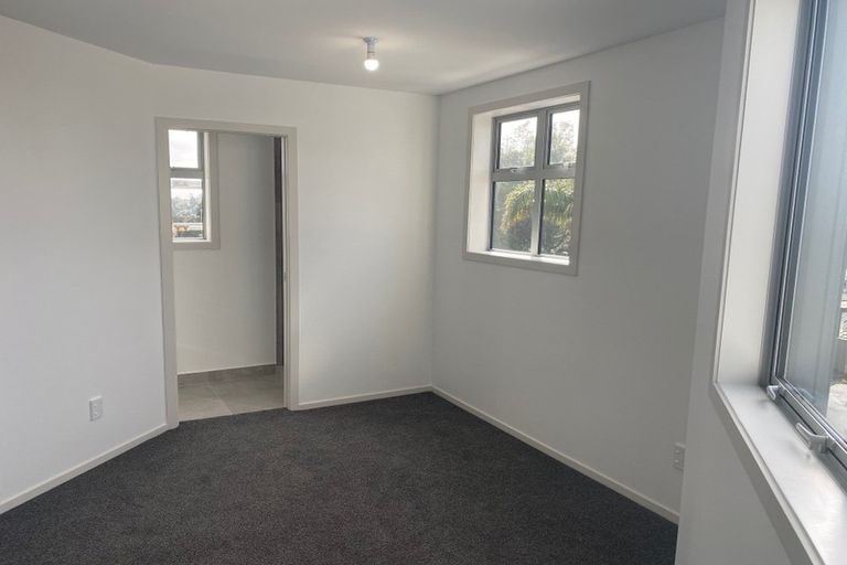 Photo of property in 8/270 Onewa Road, Birkenhead, Auckland, 0626