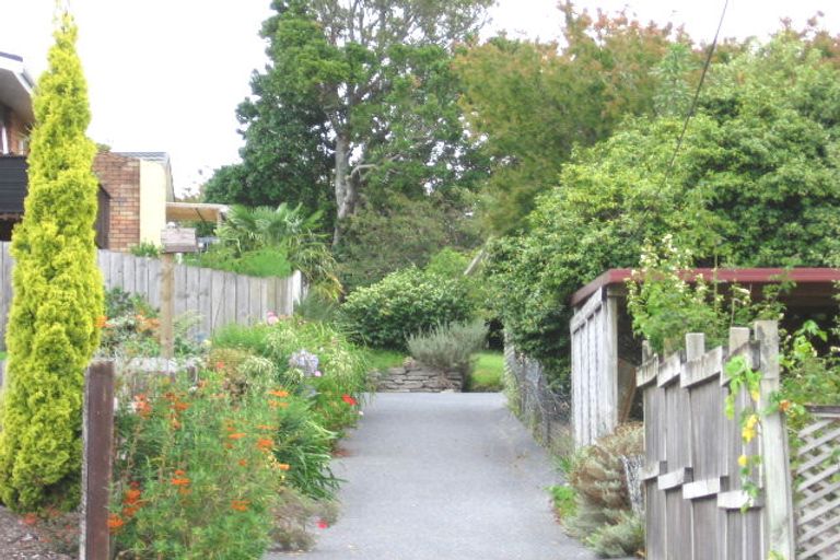 Photo of property in 10 Aeroview Drive, Beach Haven, Auckland, 0626