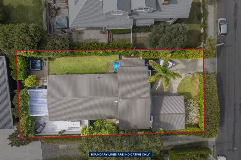 Photo of property in 17 Palmerston Road, Birkenhead, Auckland, 0626