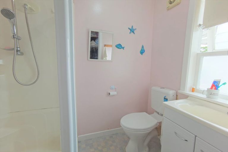 Photo of property in 228 Whitney Street, Blockhouse Bay, Auckland, 0600