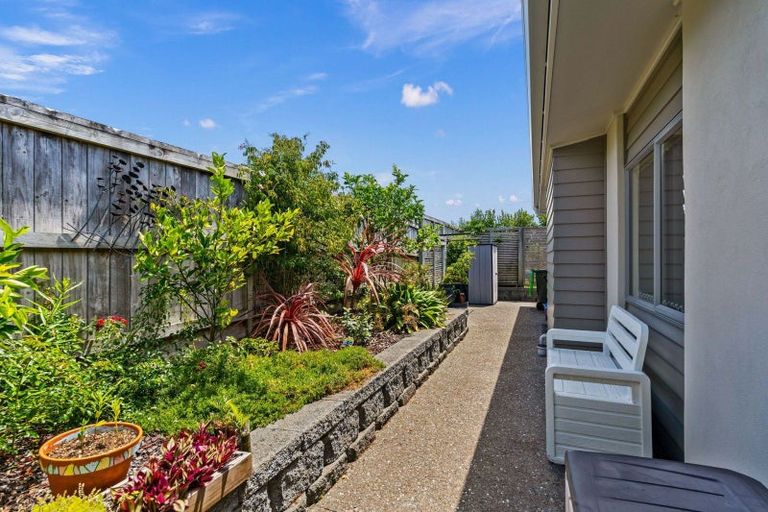 Photo of property in 98 Barbados Way, One Tree Point, 0118