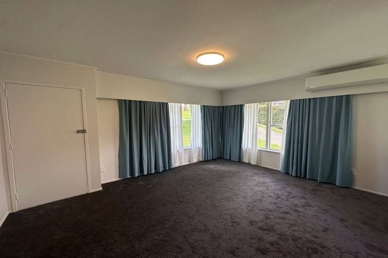 Photo of property in 1/16 Diana Drive, Glenfield, Auckland, 0627