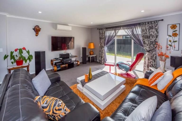 Photo of property in 21 Shillingford Boulevard, Rolleston, 7615