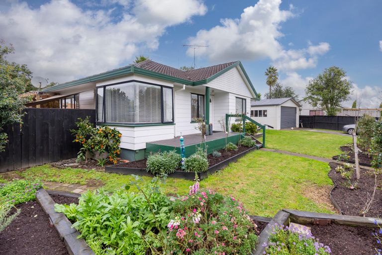 Photo of property in 37 Rosemead Place, Randwick Park, Auckland, 2105