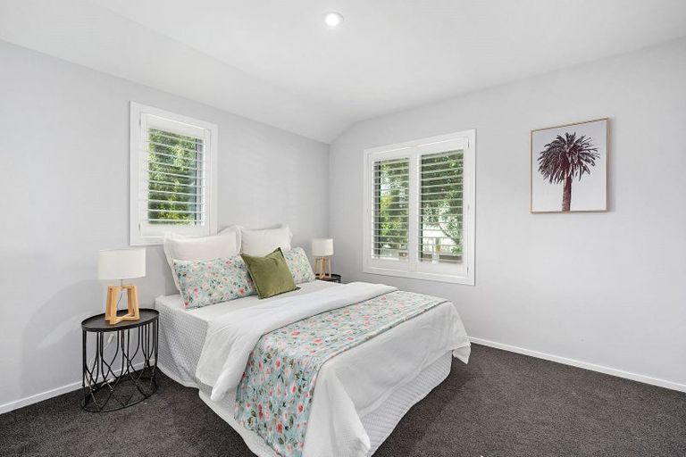 Photo of property in 2/21 Fields Parade, Oteha, Auckland, 0632