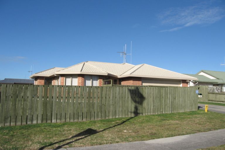 Photo of property in 8 Aldershot Place, Nawton, Hamilton, 3200