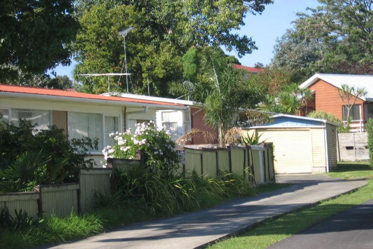 Photo of property in 2/75 Weldene Avenue, Glenfield, Auckland, 0629