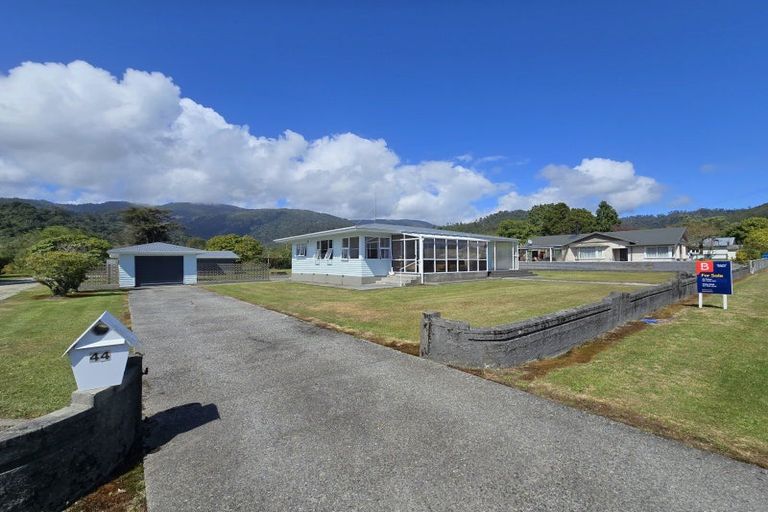 Photo of property in 44 Aylmer Street, Ross, 7812