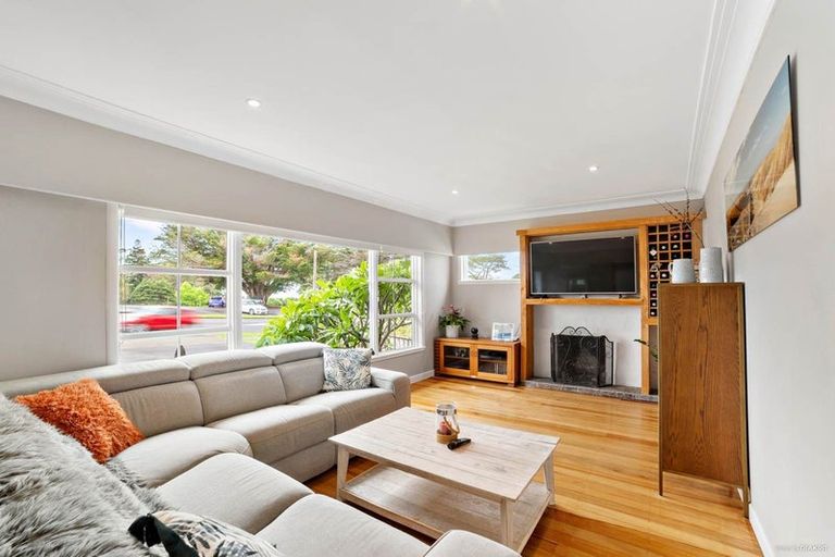 Photo of property in 1/282 East Coast Road, Forrest Hill, Auckland, 0620
