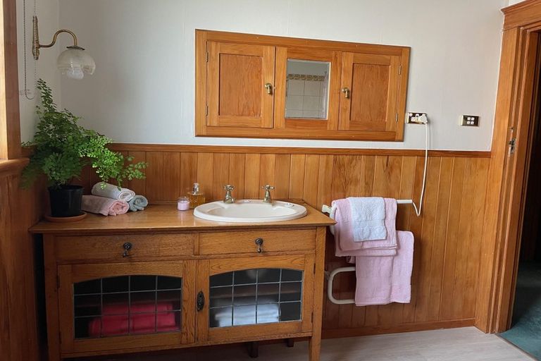 Photo of property in 1 Home Street, Winton, 9720