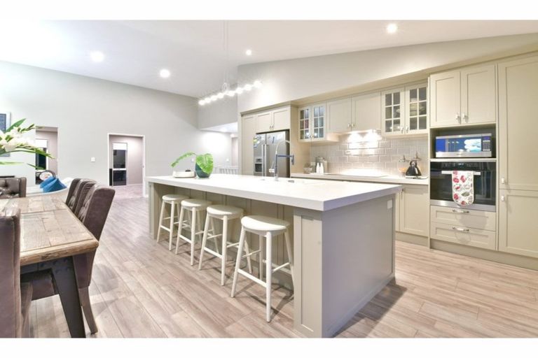 Photo of property in 12 Seaview Crescent, Hatfields Beach, Orewa, 0931