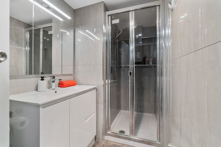 Photo of property in 27 High Road, Glenfield, Auckland, 0629