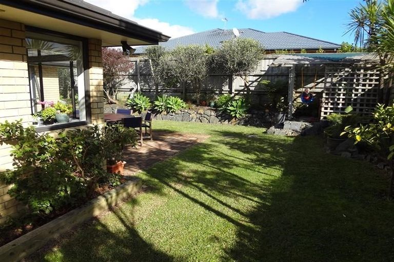 Photo of property in 6 George Deane Place, Greenhithe, Auckland, 0632