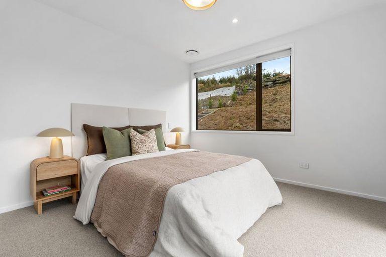Photo of property in 33 Tomtit Crescent, Lake Hawea, 9382