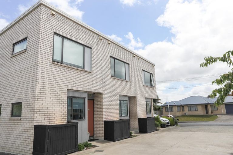 Photo of property in 12b Titoki Street, Te Atatu Peninsula, Auckland, 0610