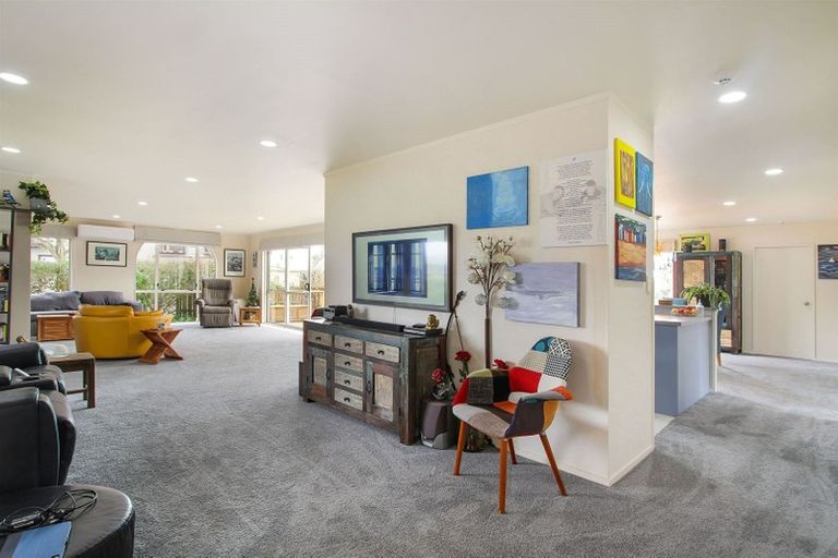 Photo of property in 14 Millen Place, Clarks Beach, 2122