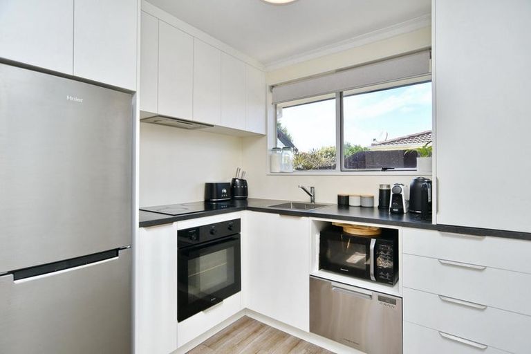 Photo of property in 2/90 Queenspark Drive, Parklands, Christchurch, 8083