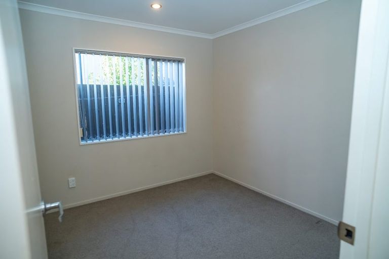 Photo of property in 17 Tiroroa Avenue, Te Atatu South, Auckland, 0610