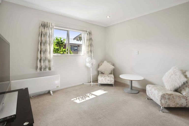 Photo of property in 36 Glenmore Road, Sunnyhills, Auckland, 2010