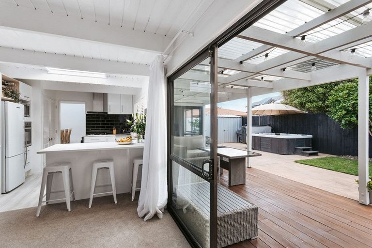 Photo of property in 1 Douglas Place, Papamoa Beach, Papamoa, 3118