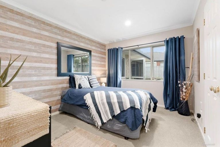 Photo of property in 8 Parkhaven Drive, Rosehill, Papakura, 2113