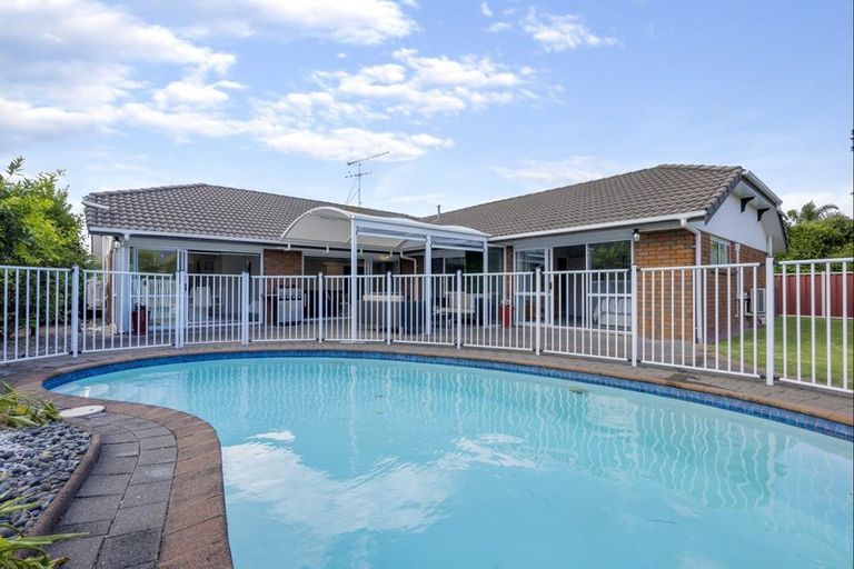 Photo of property in 21 Perotti Place, Conifer Grove, Takanini, 2112