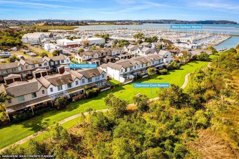 Photo of property in 9l Clearwater Cove, West Harbour, Auckland, 0618