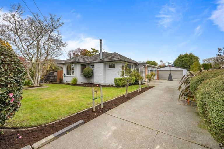Photo of property in 207 Grimseys Road, Redwood, Christchurch, 8051