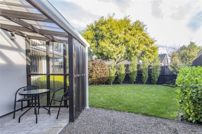 Photo of property in 2/28 Kirsten Place, Parklands, Christchurch, 8083