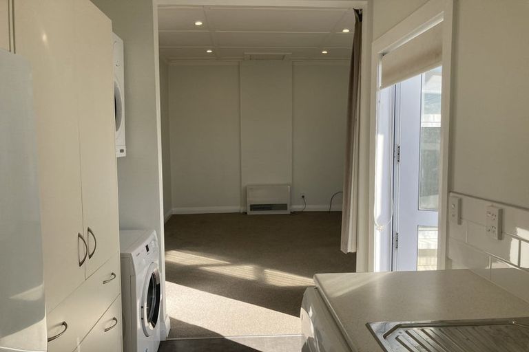 Photo of property in 17 Queens Drive, Kilbirnie, Wellington, 6022