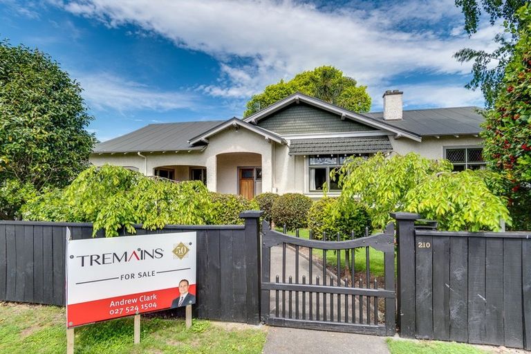 Photo of property in 210 Davis Street, Saint Leonards, Hastings, 4120