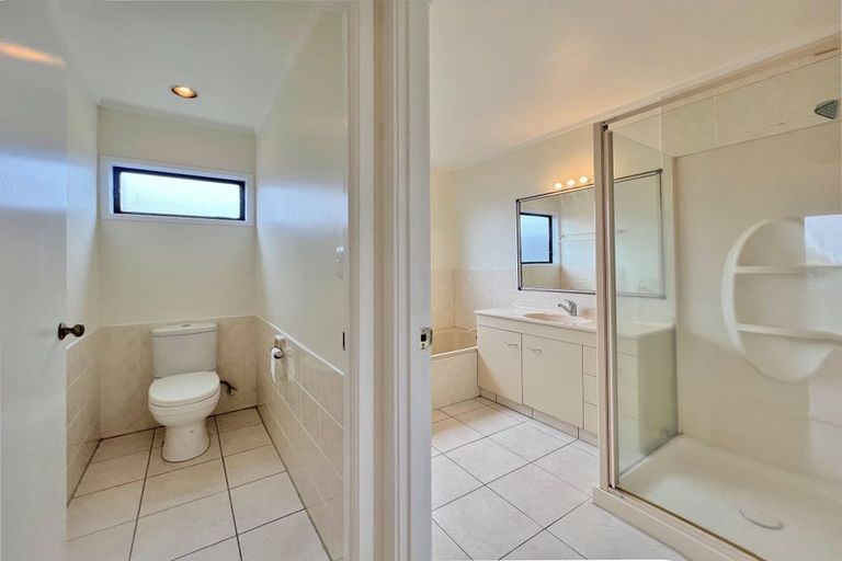 Photo of property in 20b Kallaroo Place, Botany Downs, Auckland, 2010