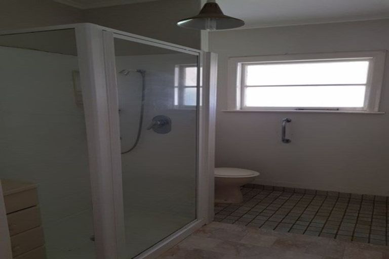 Photo of property in 12 Avenue Road, West End, Timaru, 7910