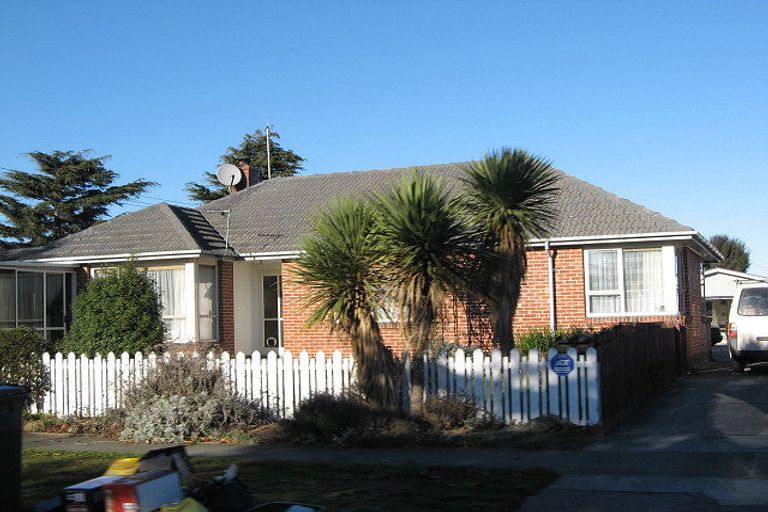 Photo of property in 2/1 Gregory Avenue, Islington, Christchurch, 8042