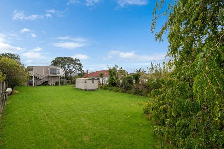 Photo of property in 10/77 Old Lake Road, Narrow Neck, Auckland, 0624