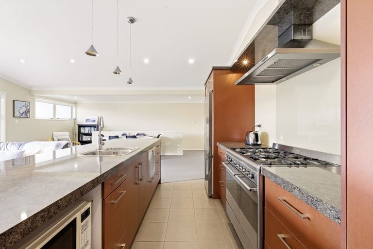 Photo of property in 2/17 Tremaine Avenue, Two Mile Bay, Taupo, 3330