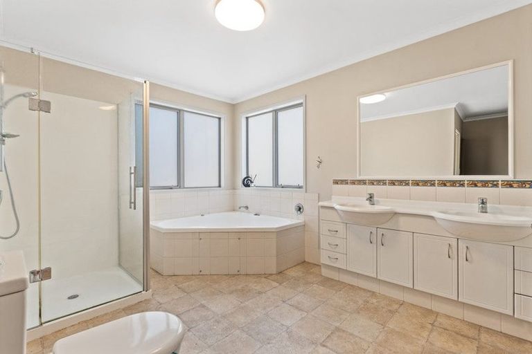Photo of property in 4b Voyager Drive, Gulf Harbour, Whangaparaoa, 0930