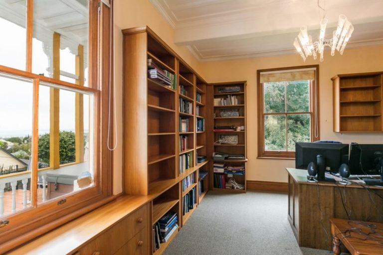 Photo of property in 15 Sealy Road, Bluff Hill, Napier, 4110