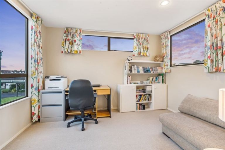 Photo of property in 5 Noel Williams Place, Windsor Park, Auckland, 0630