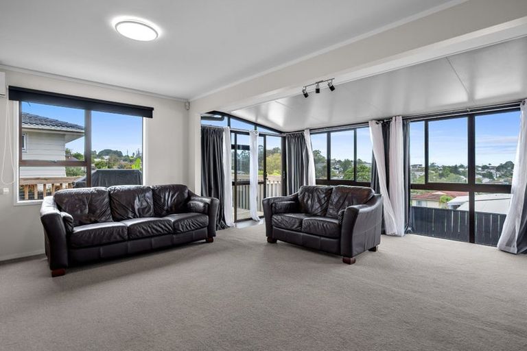 Photo of property in 28 Elizabeth Drive, West Harbour, Auckland, 0618