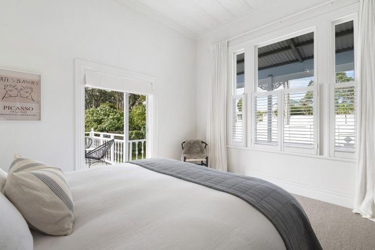 Photo of property in 8 Maritime Terrace, Birkenhead, Auckland, 0626